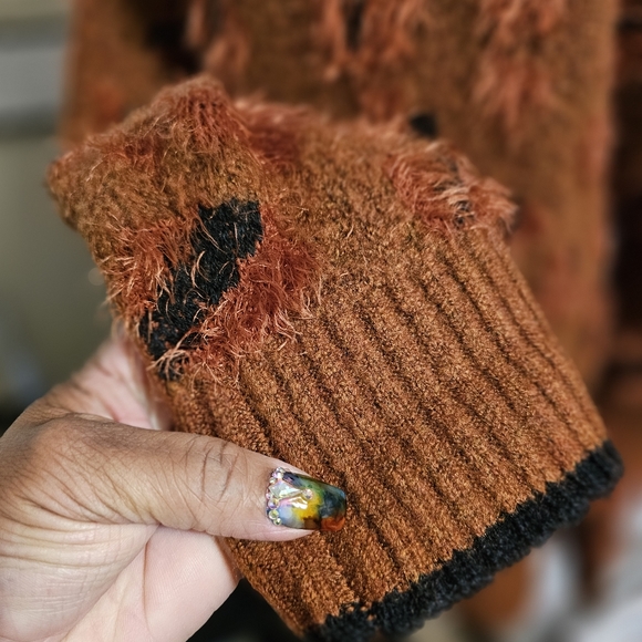 Poem and Thread Sweater - Picture 4 of 6